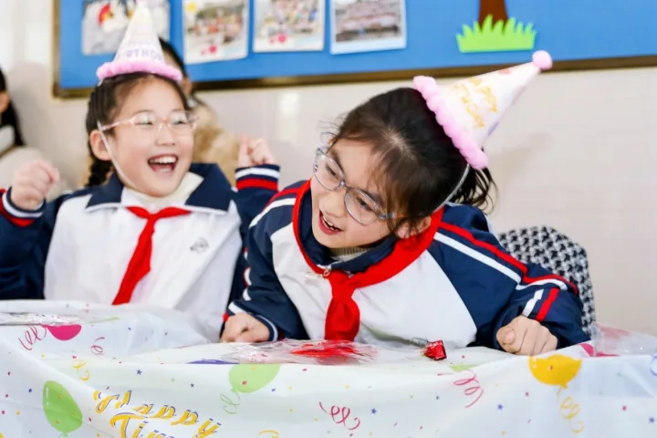 f7001bad25d24ffb95c6ec7b89b5c285